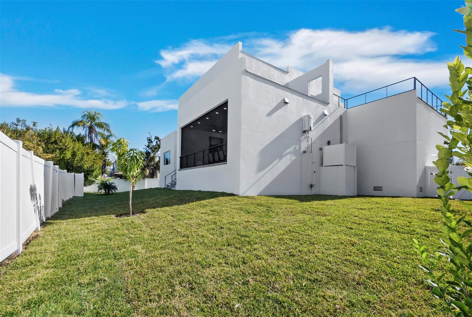 635 JUNGLE QUEEN WAY, LONGBOAT KEY, FL — photo 44