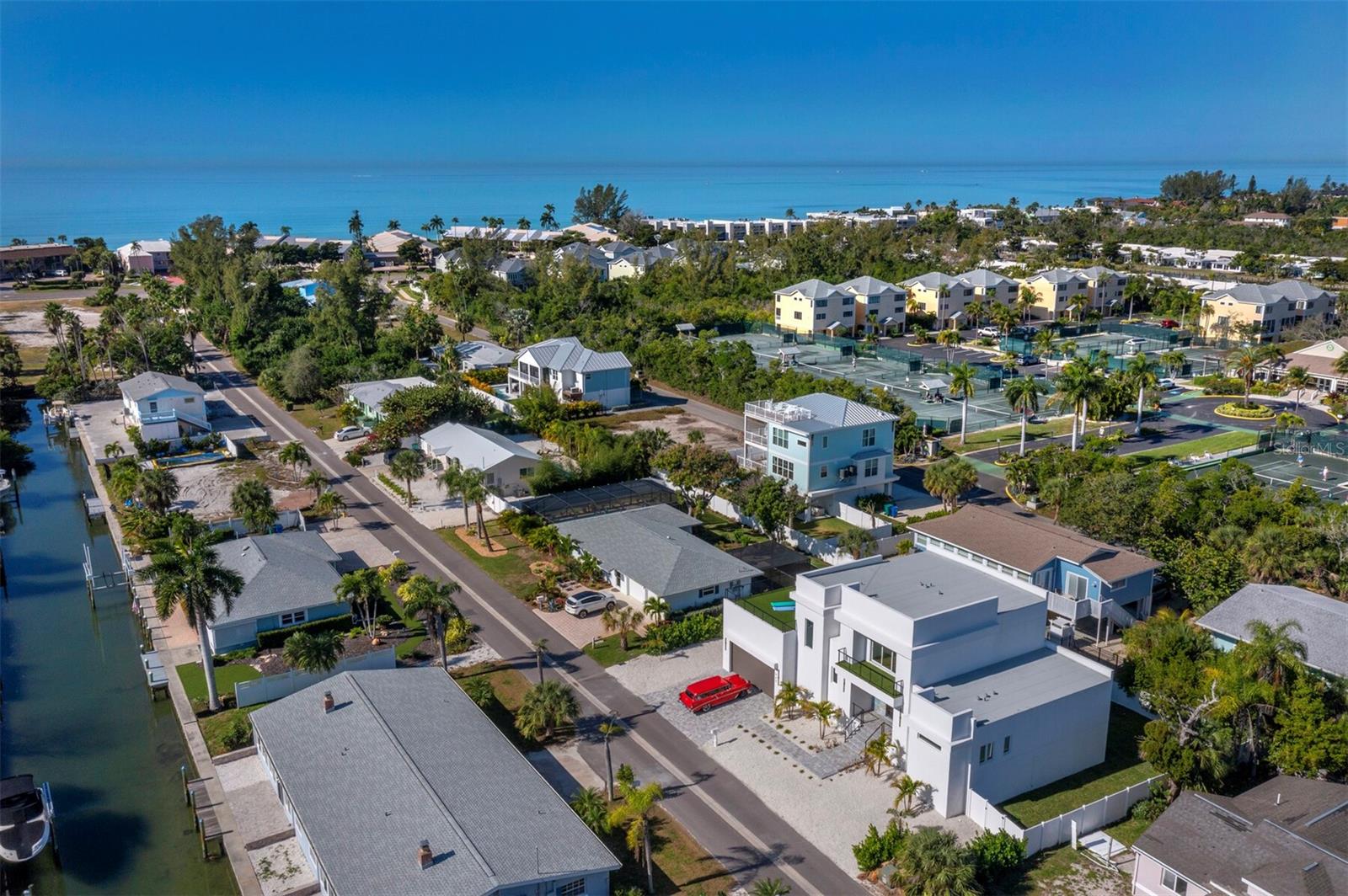 635 JUNGLE QUEEN WAY, LONGBOAT KEY, FL — photo 50