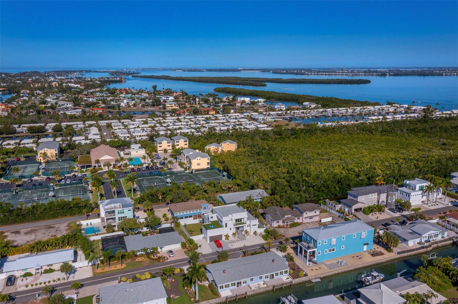 635 JUNGLE QUEEN WAY, LONGBOAT KEY, FL — photo 53