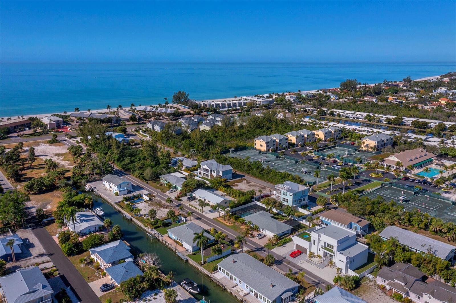 635 JUNGLE QUEEN WAY, LONGBOAT KEY, FL — photo 55