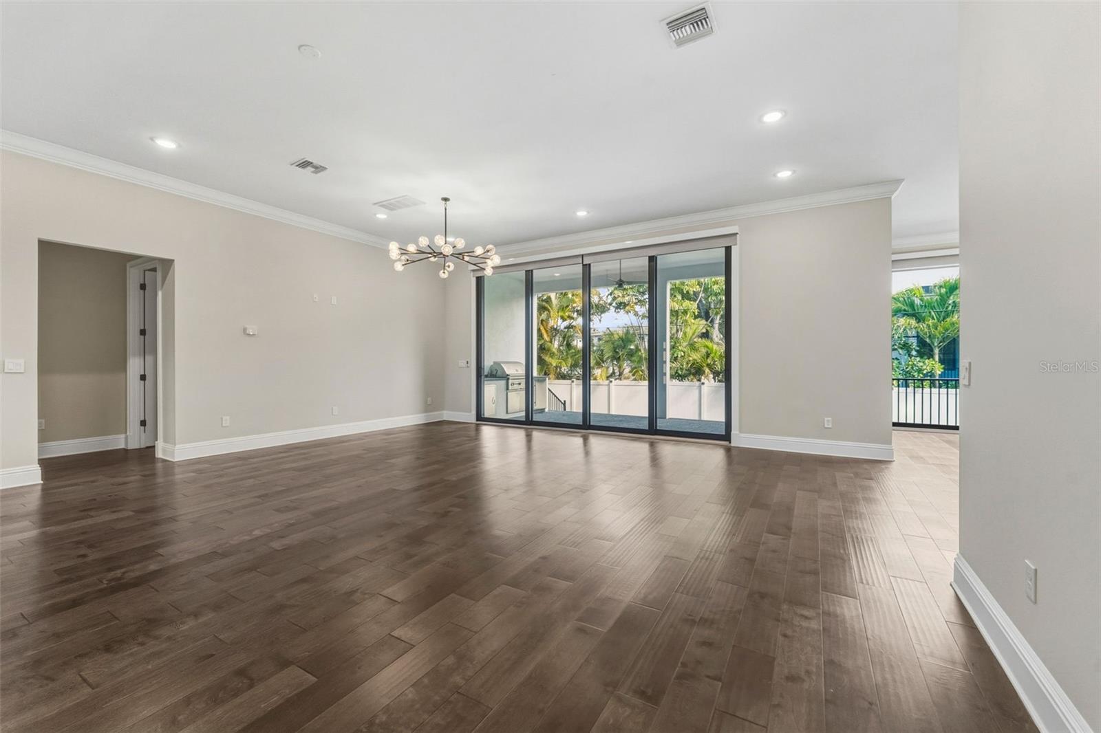 481 W DAVIS BLVD, TAMPA, FL — photo 12