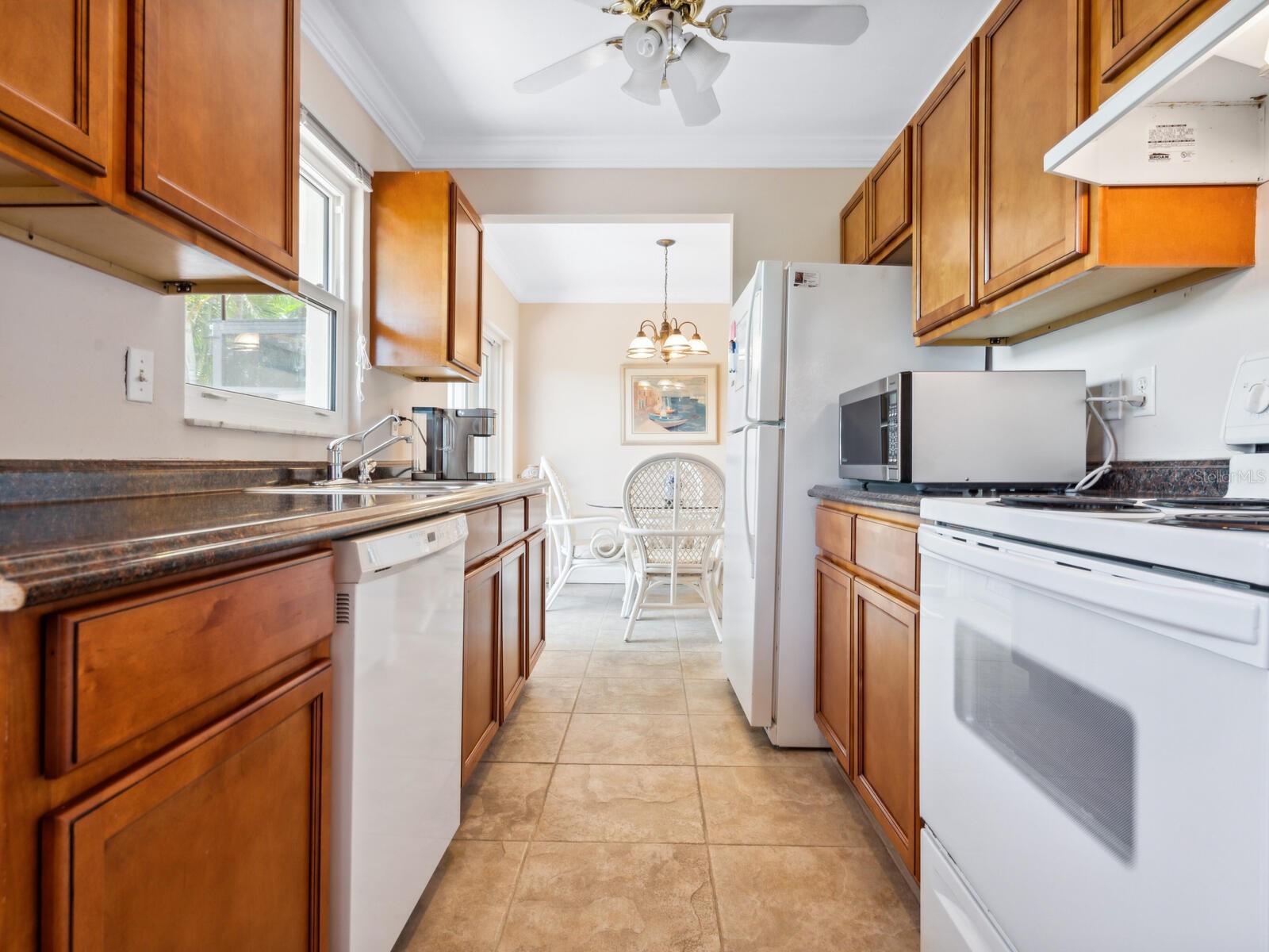 2153 PUEBLO CIR #V14, SARASOTA, FL — photo 9