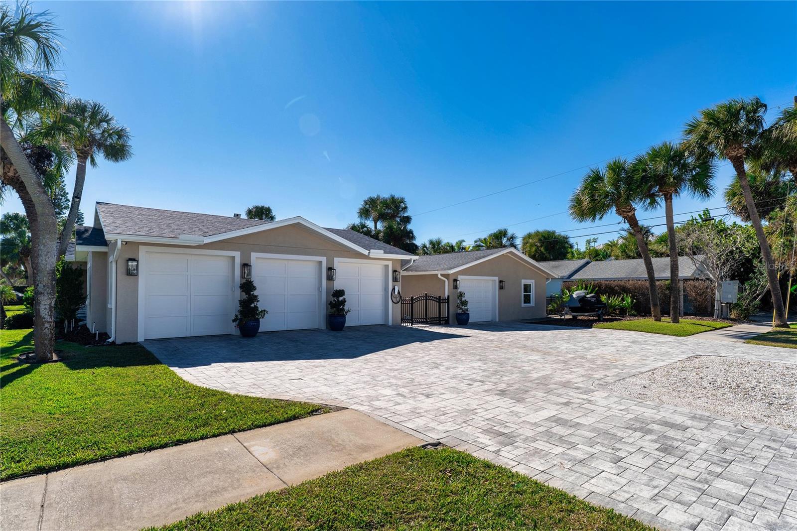 848 MANDALAY AVE, CLEARWATER BEACH, FL — photo 4