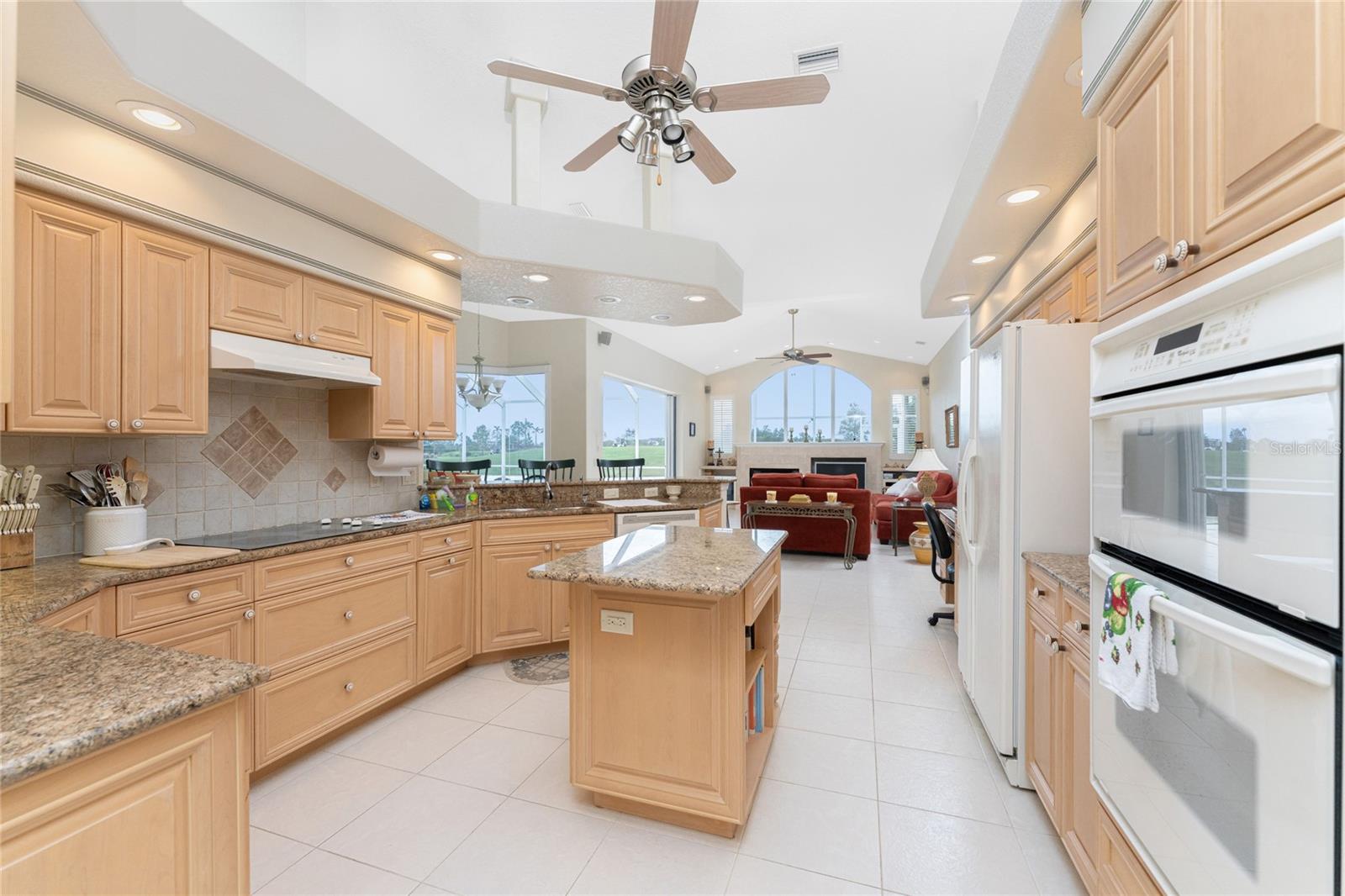 12109 SW KINGSWAY CIR, LAKE SUZY, FL — photo 25