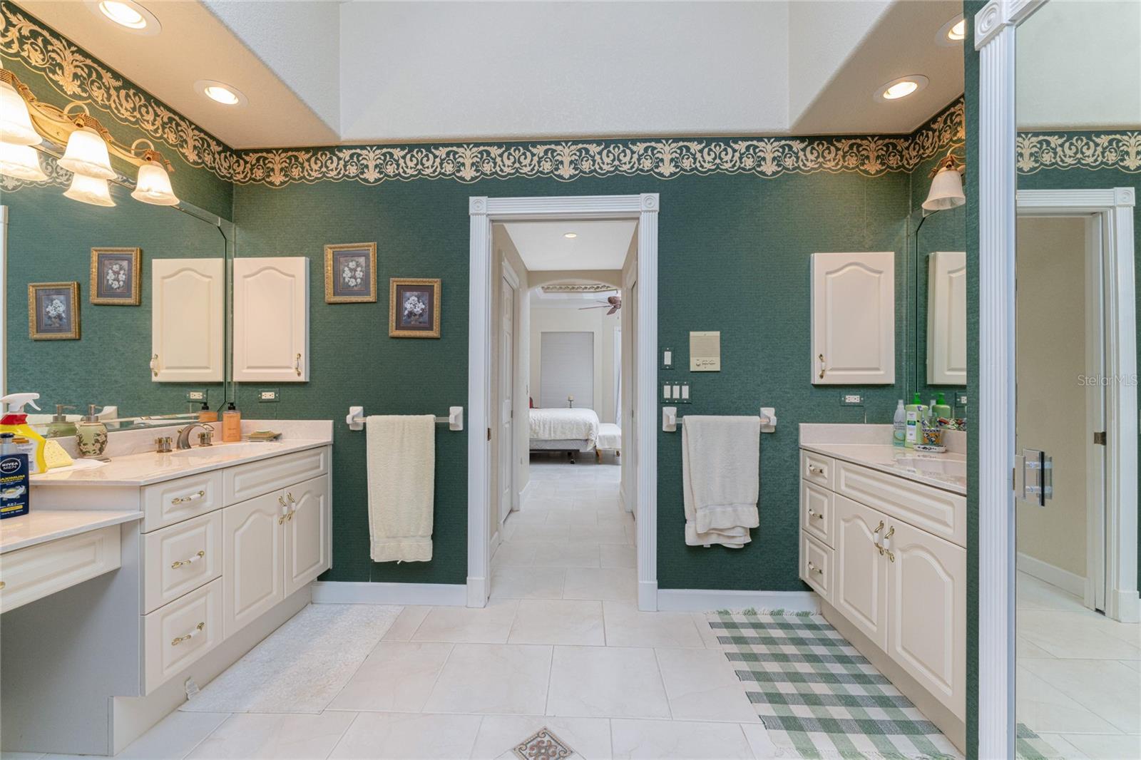 12109 SW KINGSWAY CIR, LAKE SUZY, FL — photo 46