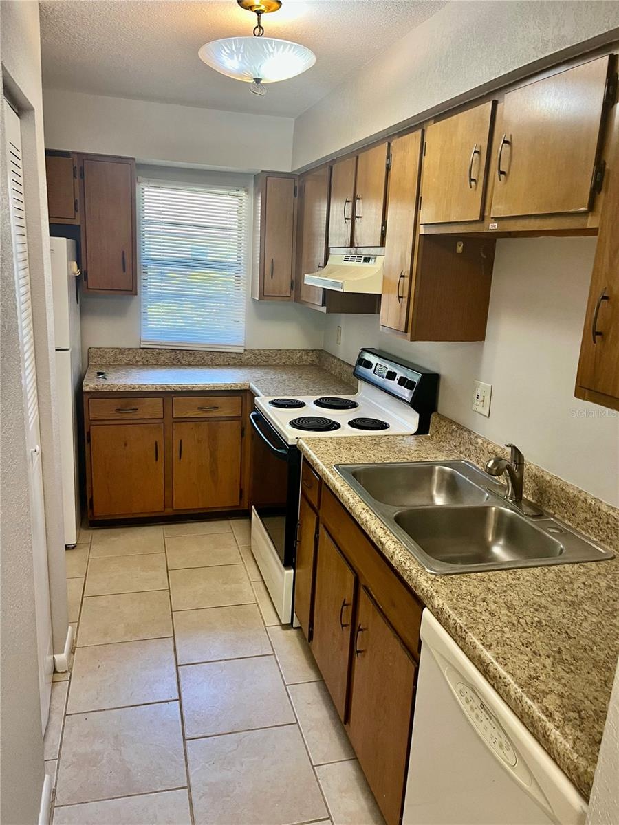3430 NW 21ST DR #D-2, GAINESVILLE, FL — photo 3