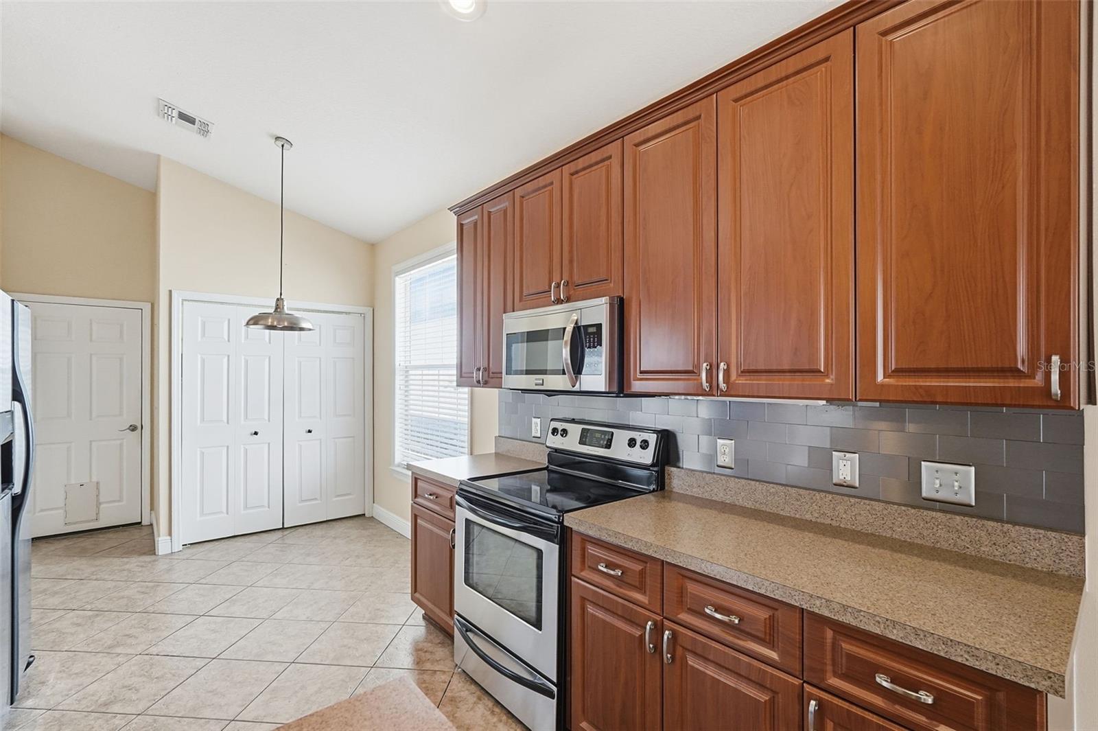 37438 PICKETTS MILL AVE, ZEPHYRHILLS, FL — photo 20