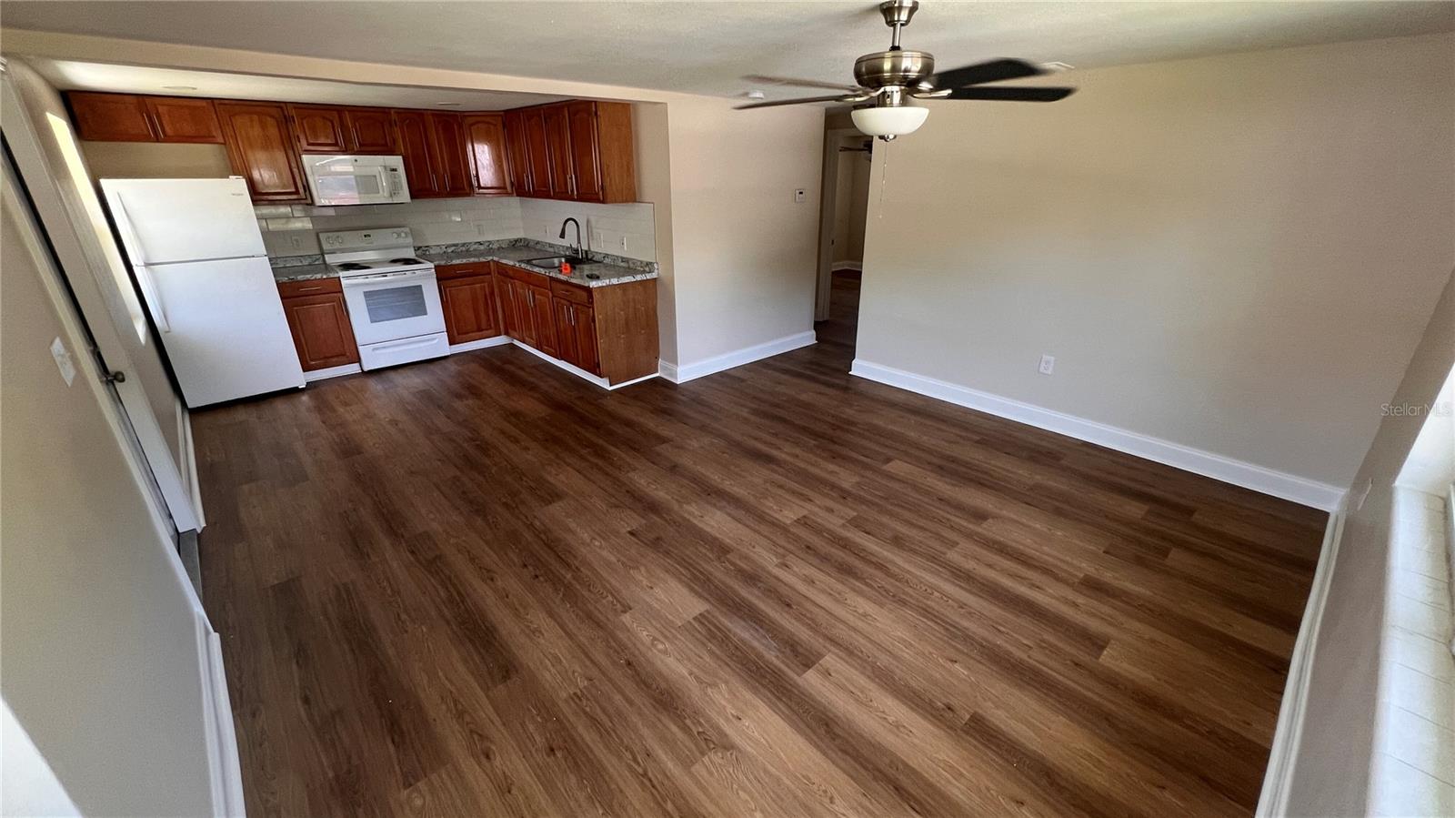 2824 MEADOW VIEW AVE, LARGO, FL — photo 2