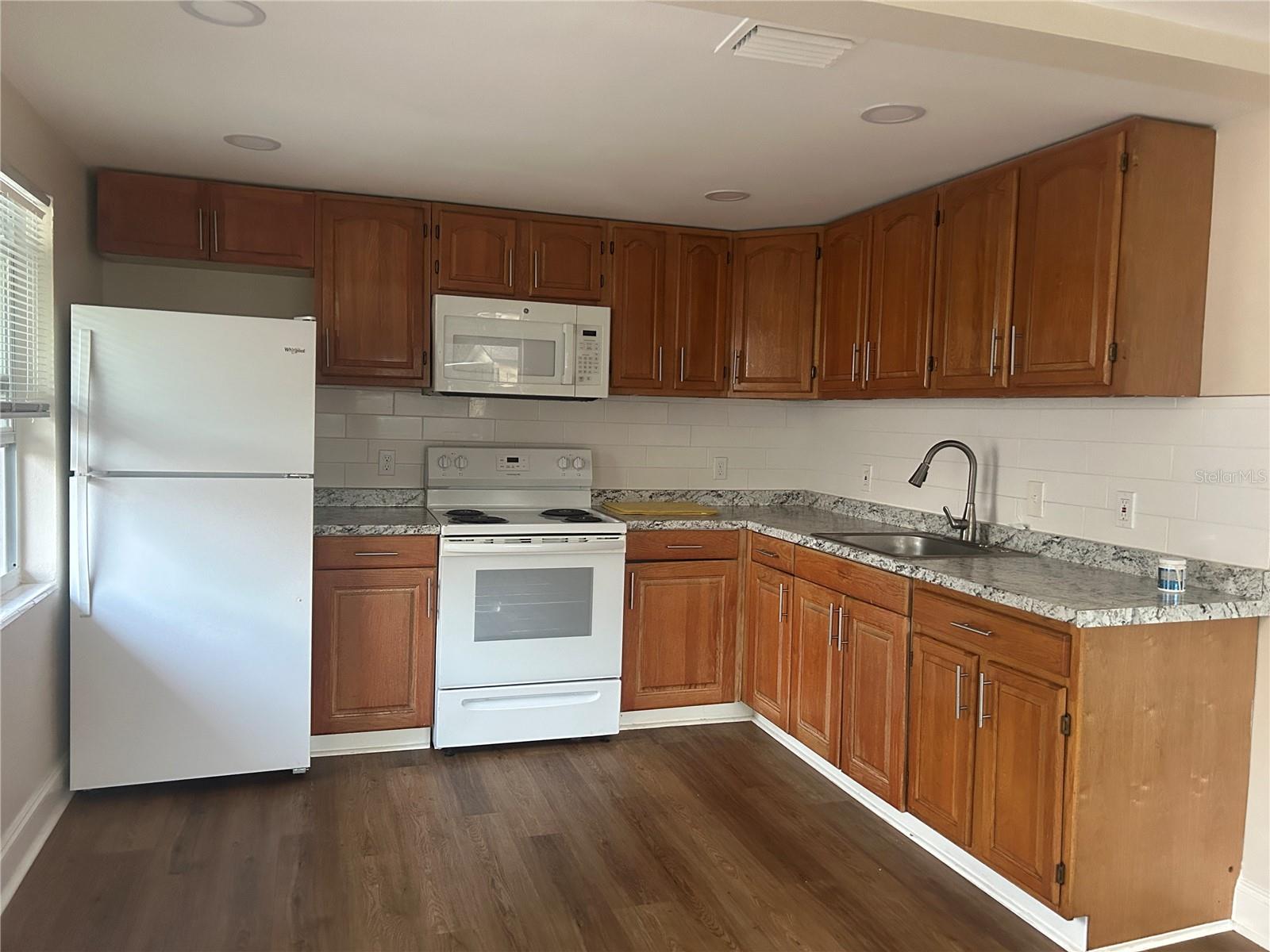 2824 MEADOW VIEW AVE, LARGO, FL — photo 4
