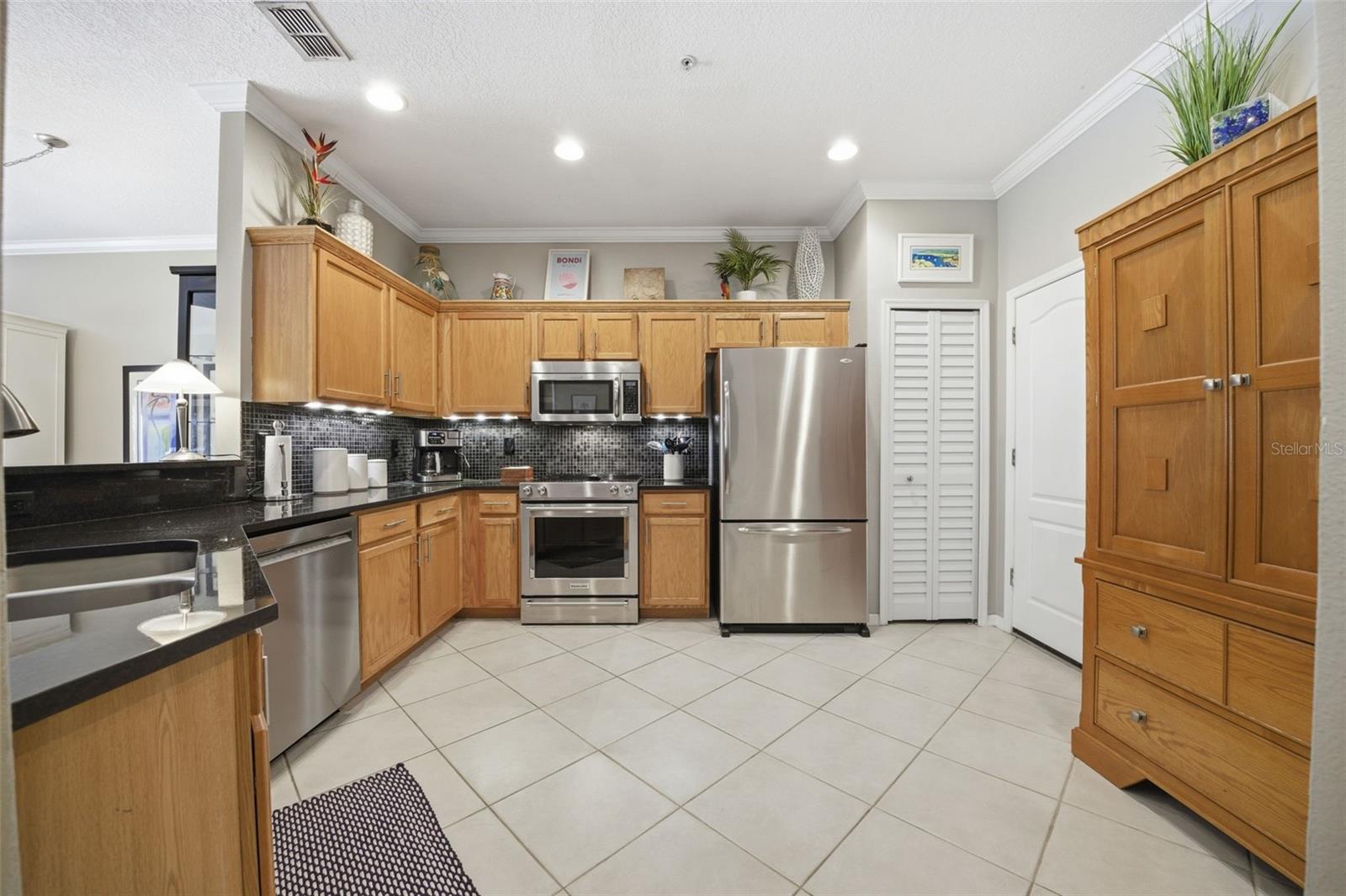11125 KAPOK GRAND CIR, MADEIRA BEACH, FL — photo 7