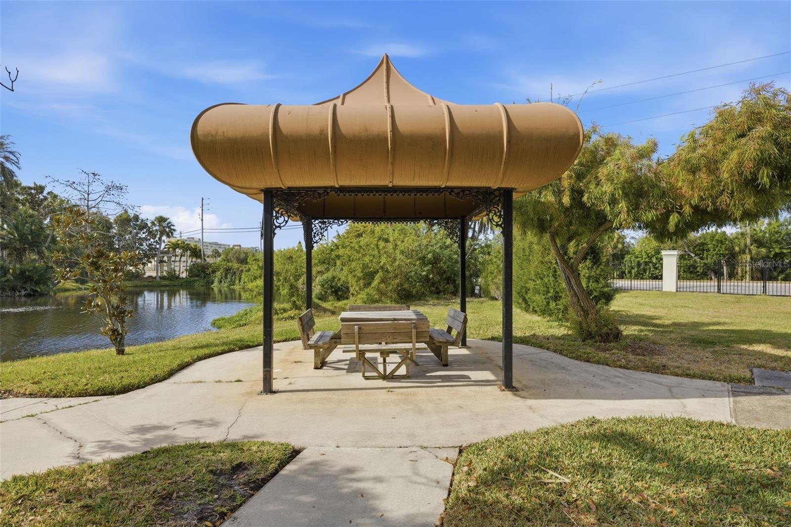 11125 KAPOK GRAND CIR, MADEIRA BEACH, FL — photo 58