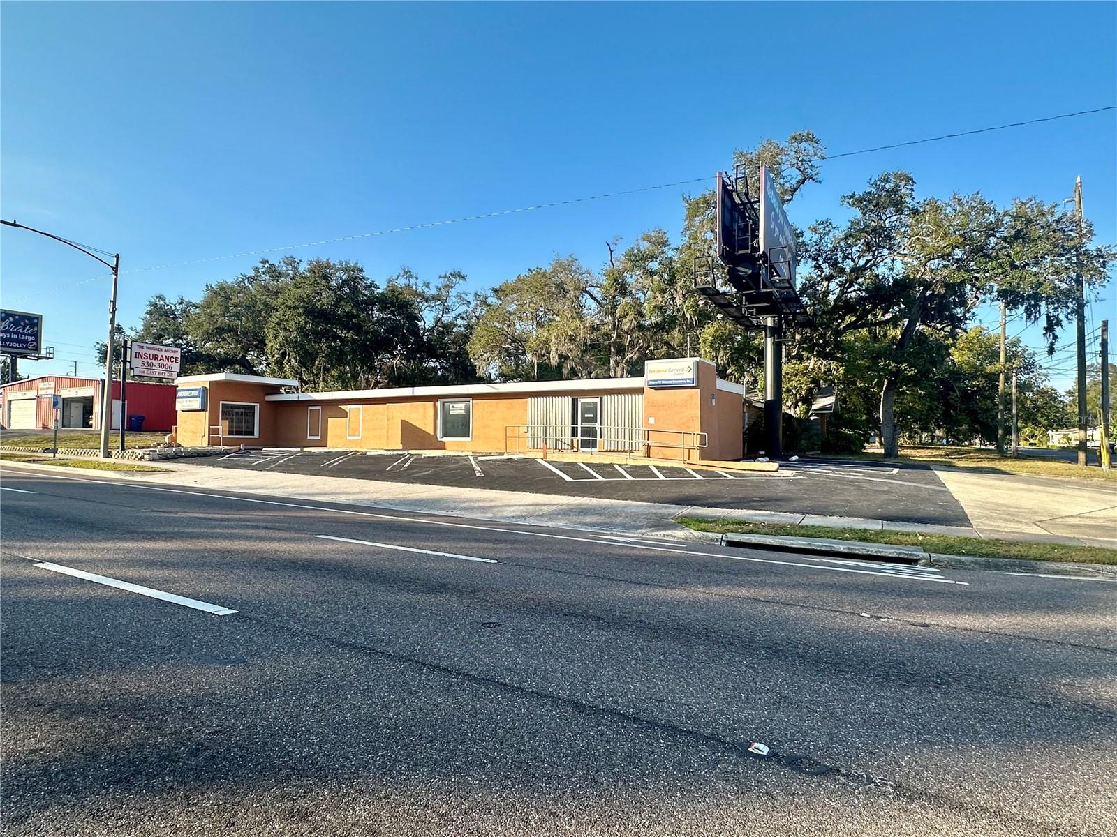 550 E BAY DR, LARGO, FL