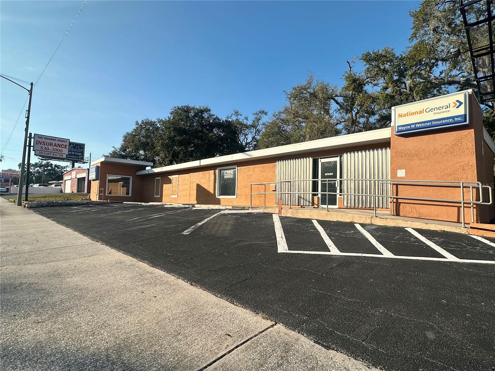 550 E BAY DR, LARGO, FL — photo 2