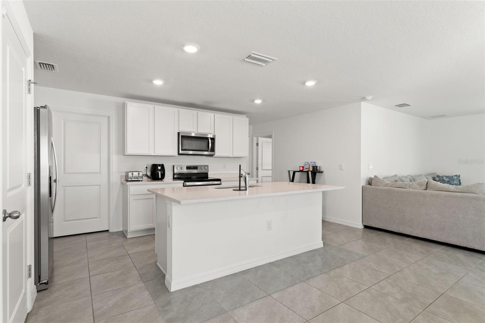 37445 SHARKS EYE LN, ZEPHYRHILLS, FL — photo 16