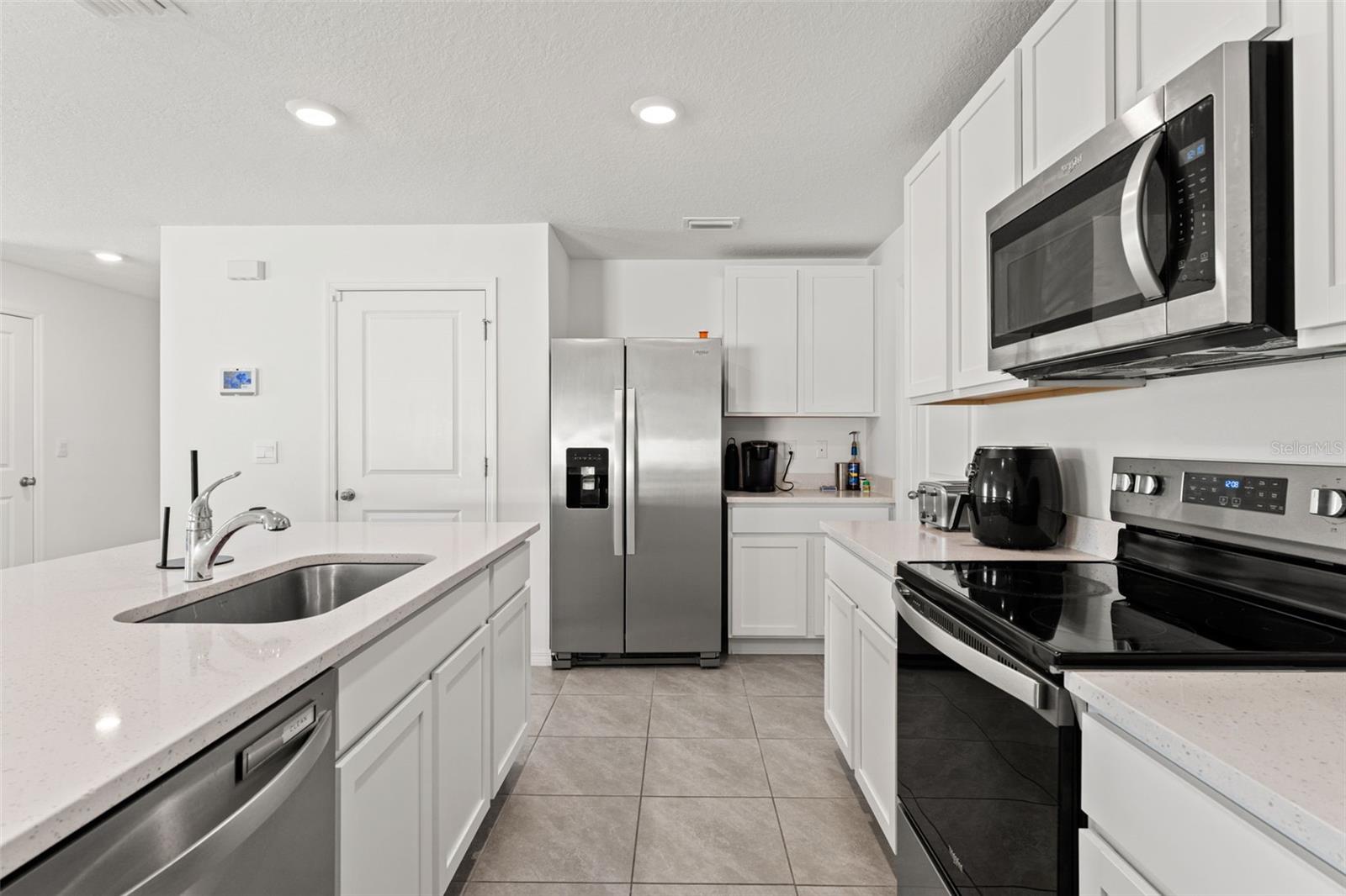 37445 SHARKS EYE LN, ZEPHYRHILLS, FL — photo 18