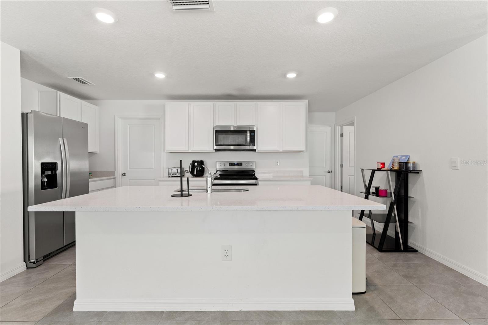 37445 SHARKS EYE LN, ZEPHYRHILLS, FL — photo 19