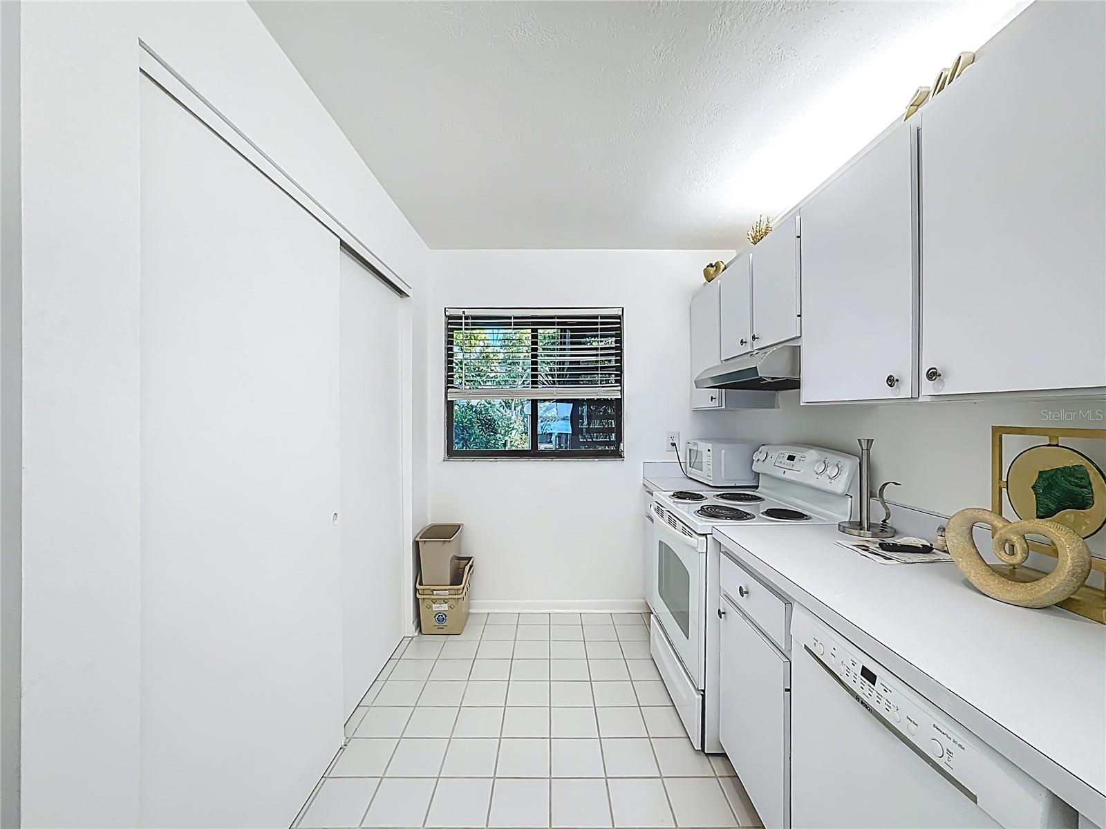 1511 PELICAN POINT DR #BA180, SARASOTA, FL — photo 8