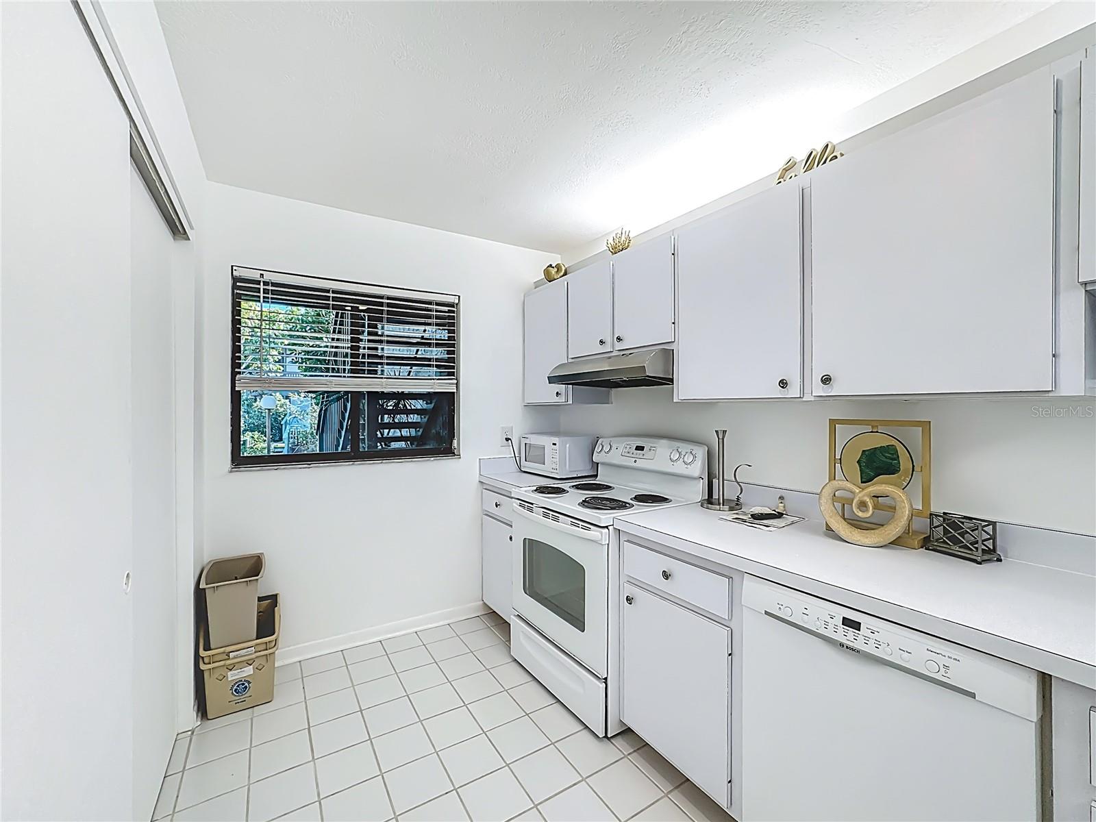 1511 PELICAN POINT DR #BA180, SARASOTA, FL — photo 9