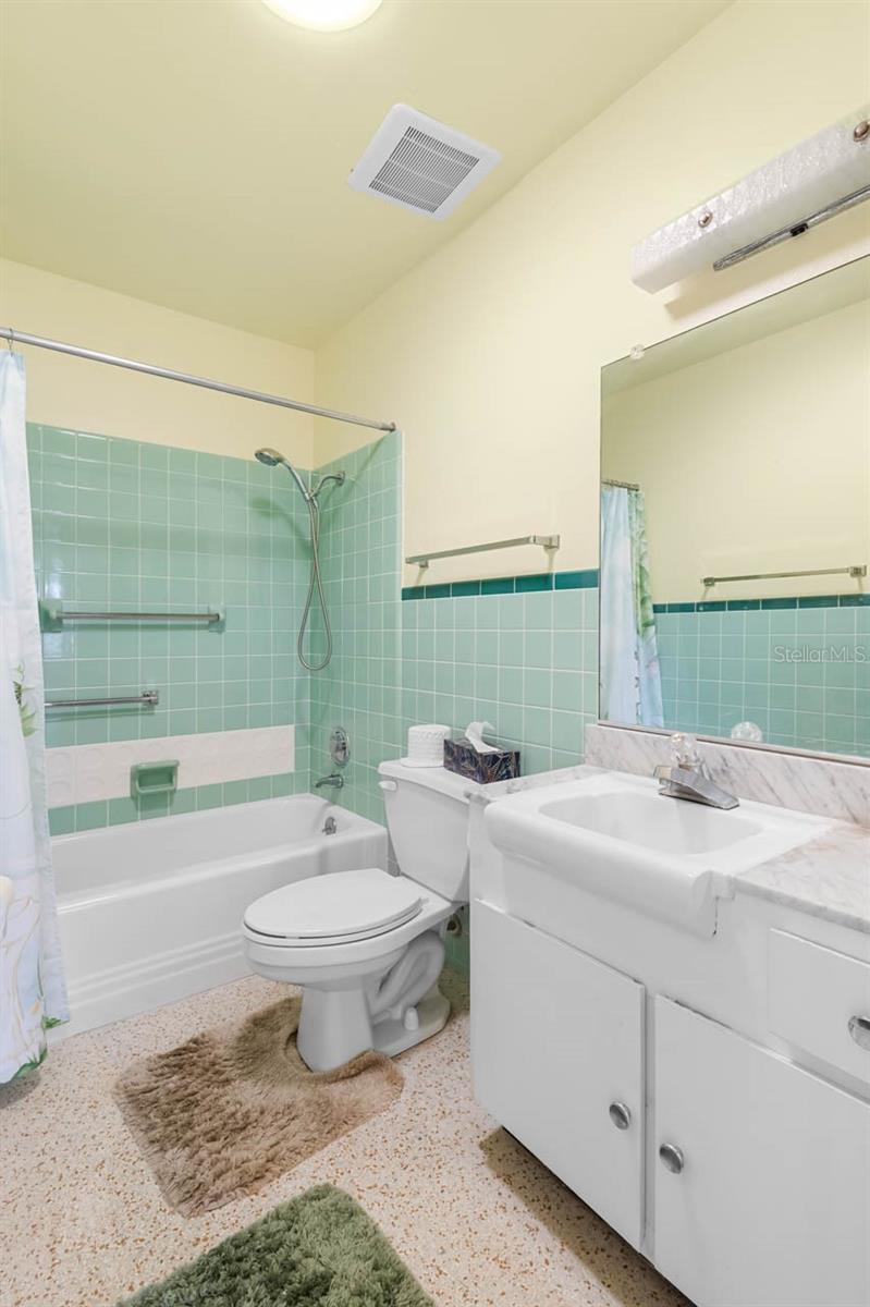 1001 AUGUSTA DR, SUN CITY CENTER, FL — photo 21