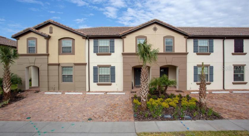 8879 GENEVE CT, KISSIMMEE, FL