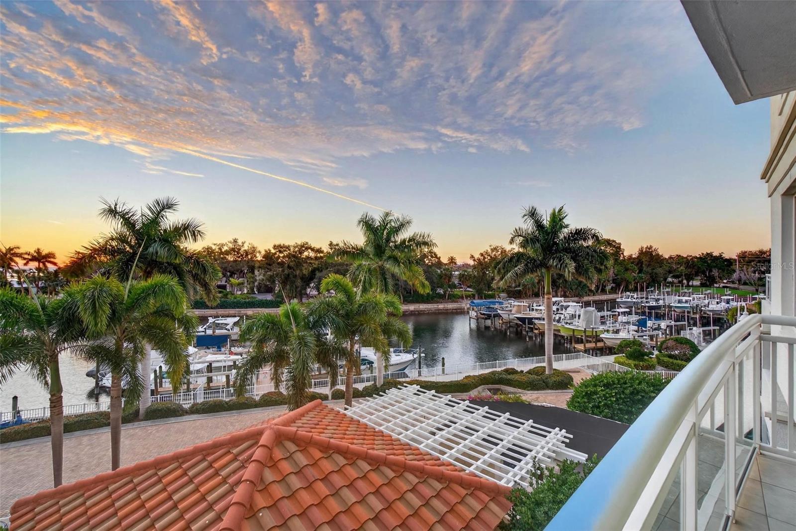 1325 SNELL ISLE BLVD NE #302, ST PETERSBURG, FL