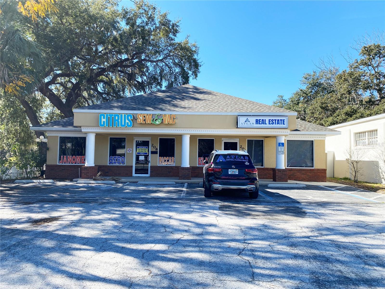 208 S US HIGHWAY 27/441 #208, LADY LAKE, FL