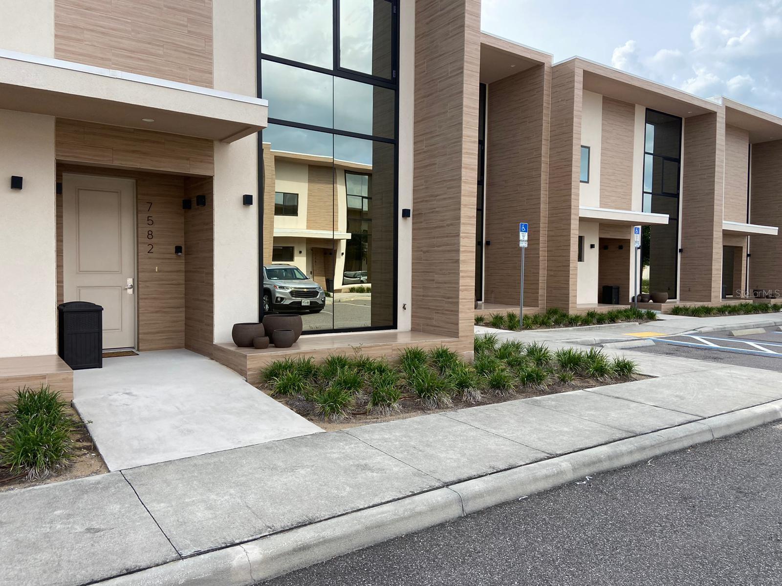 7582 BROOKLYN DR, KISSIMMEE, FL
