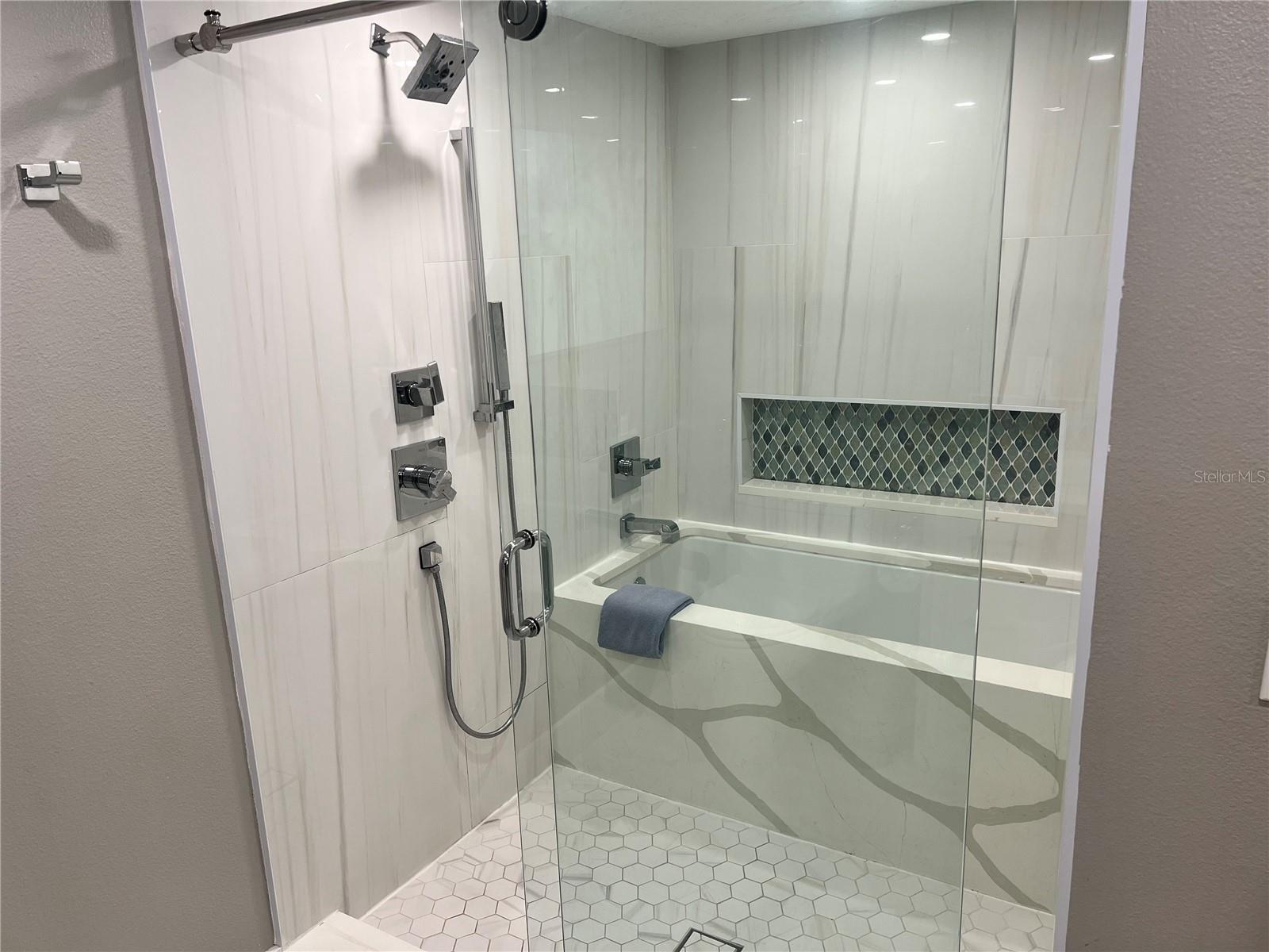 1001 POINT OF ROCKS RD #208, SARASOTA, FL — photo 11