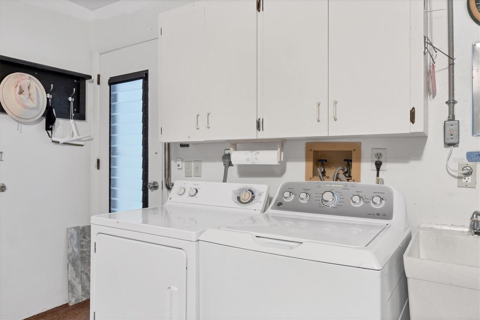 687 LINDEN DR, ENGLEWOOD, FL — photo 32