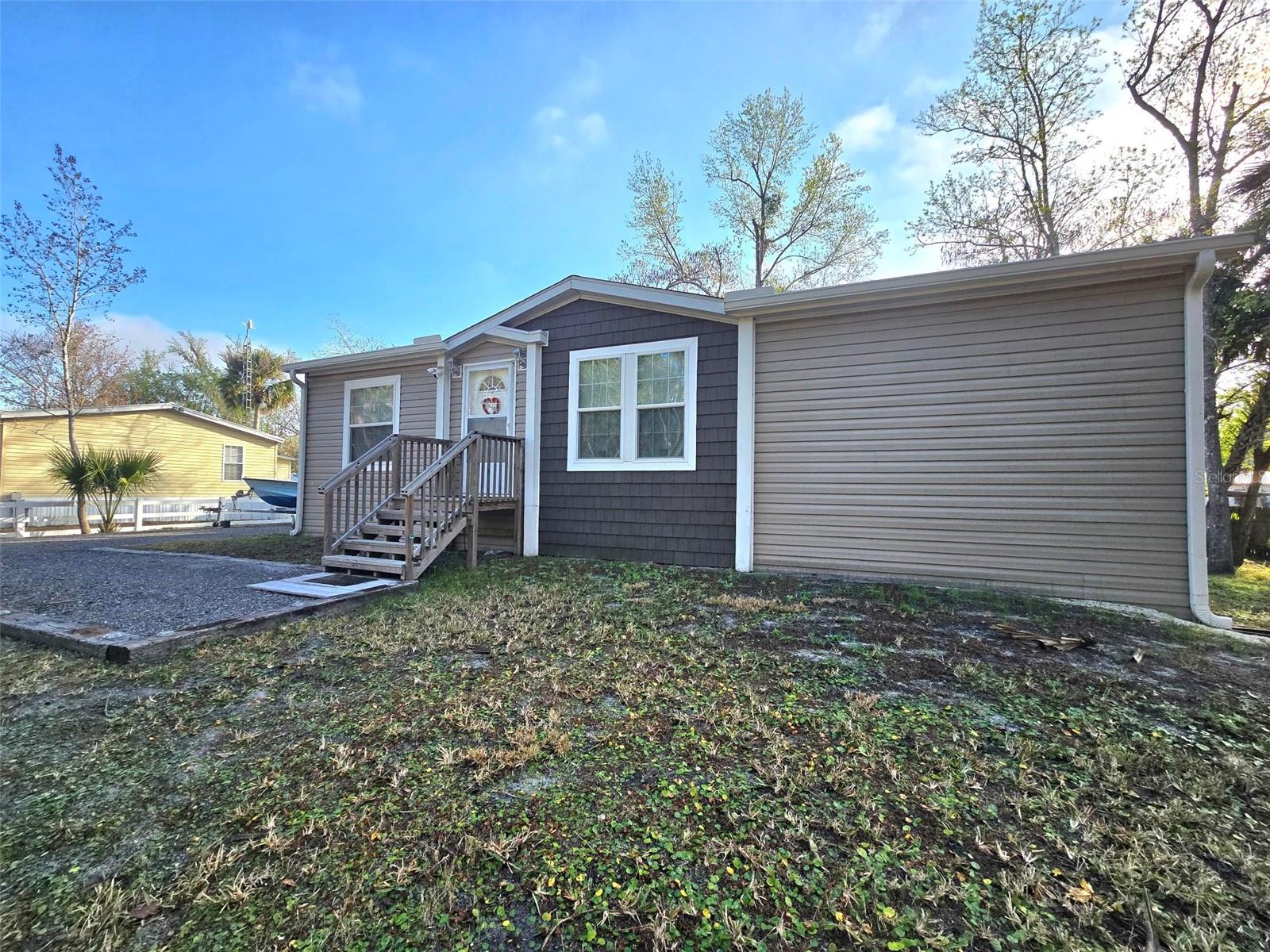 56290 CHERRY TREE RD, ASTOR, FL