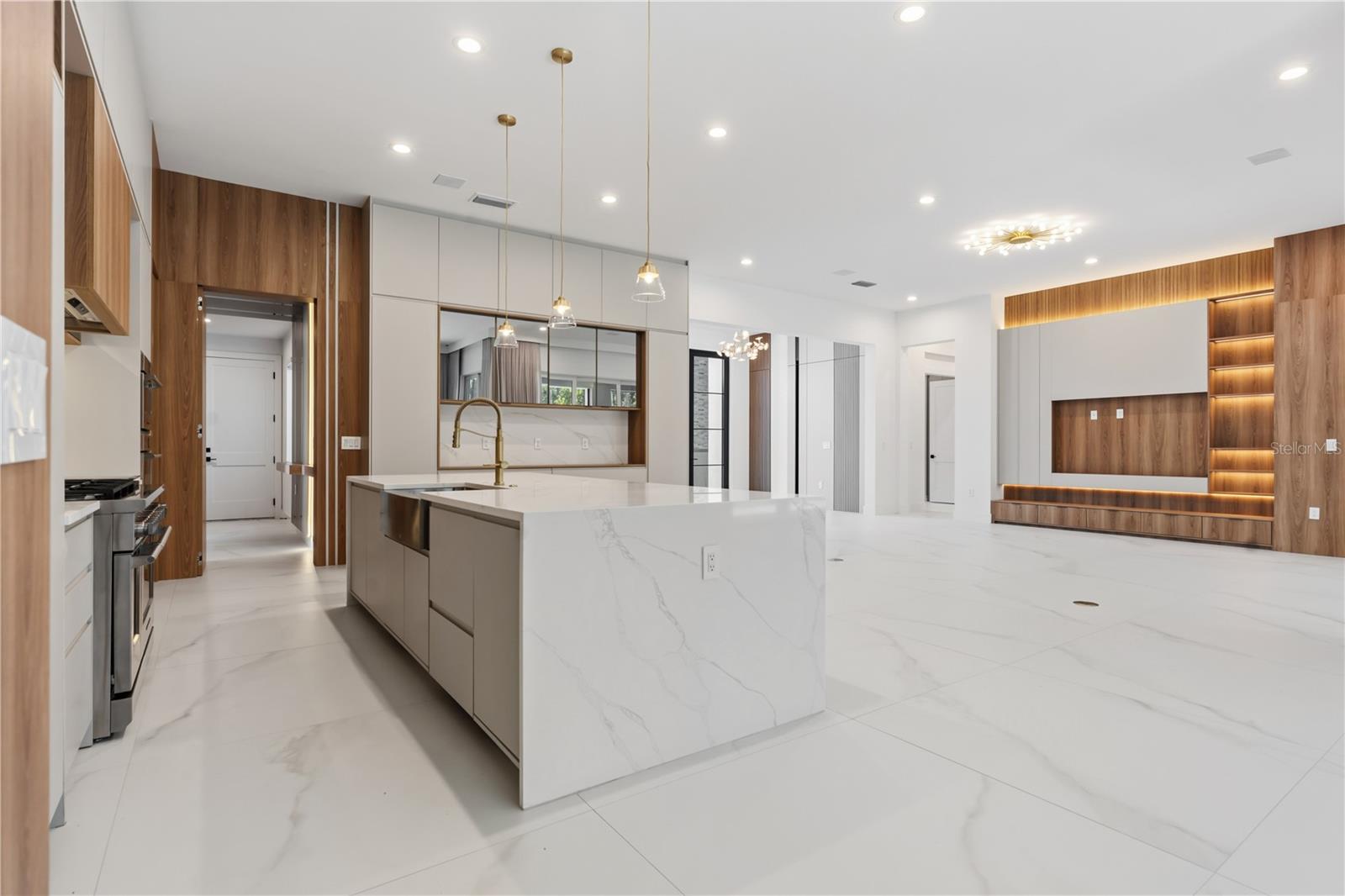 15548 PENDIO DR, BELLA COLLINA, FL — photo 9