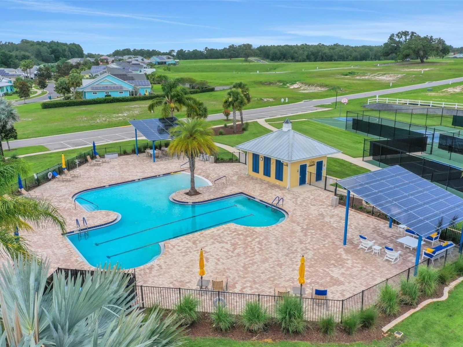999 FIESTA KEY CIR, LADY LAKE, FL — photo 93