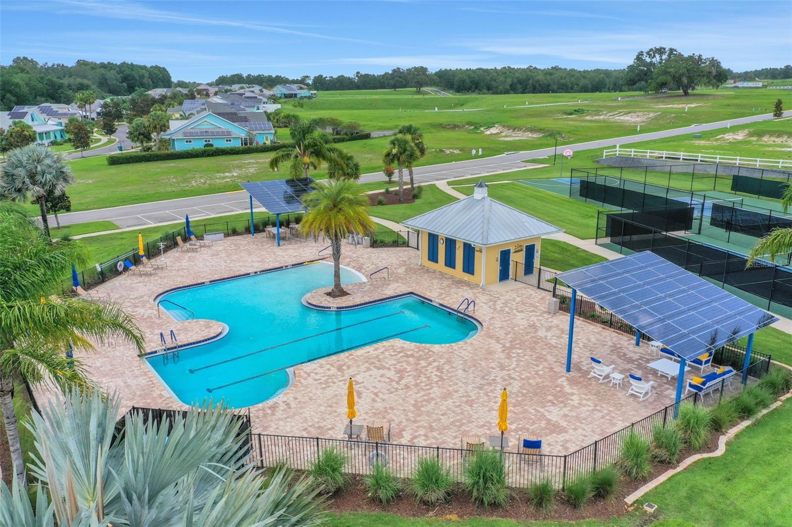 999 FIESTA KEY CIR, LADY LAKE, FL — photo 94
