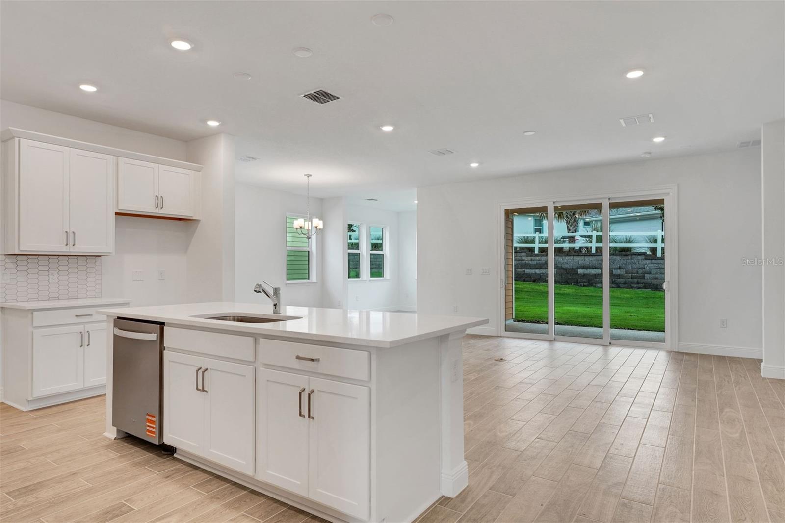 987 FIESTA KEY CIR, LADY LAKE, FL — photo 9