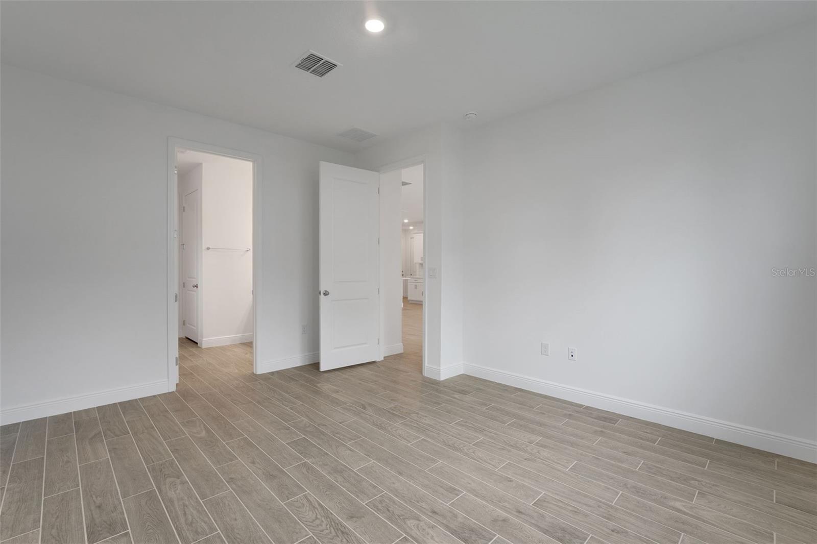 987 FIESTA KEY CIR, LADY LAKE, FL — photo 31