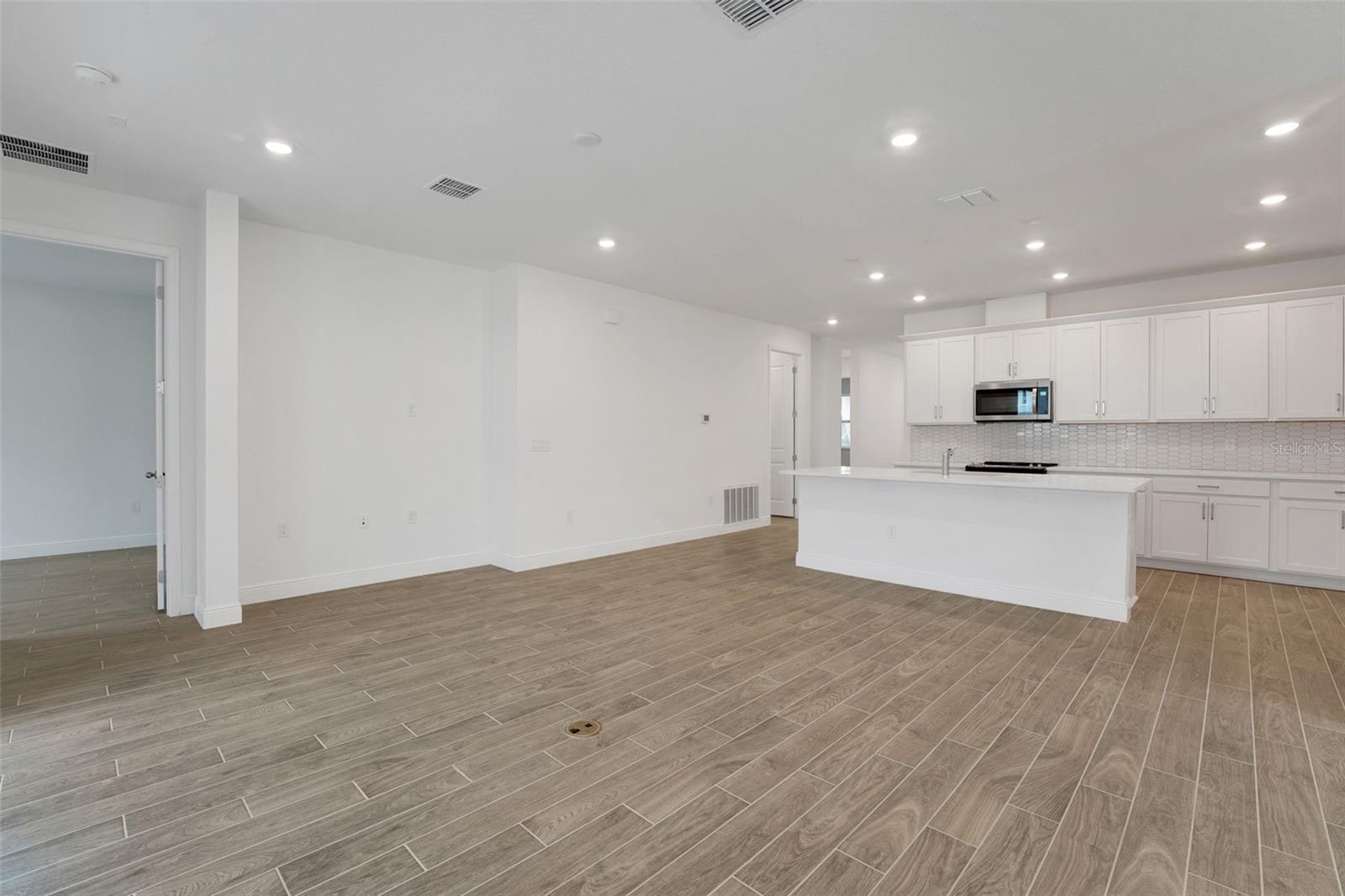 987 FIESTA KEY CIR, LADY LAKE, FL — photo 37