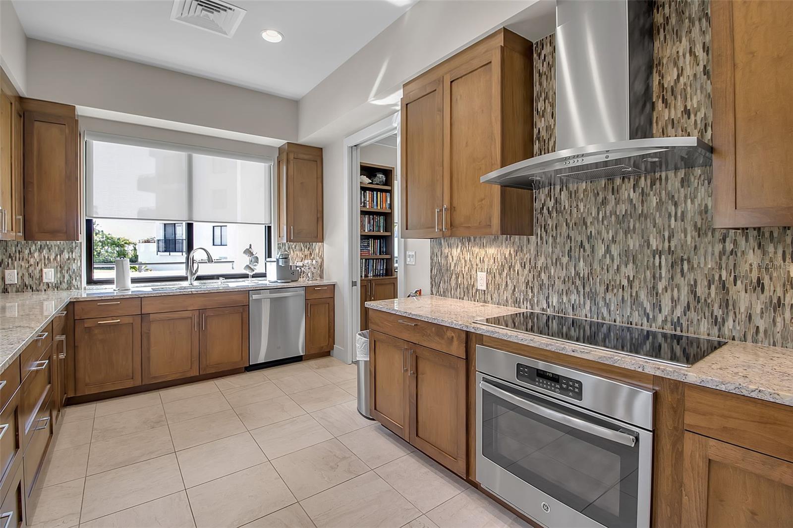 1485 GULF OF MEXICO DR #303, LONGBOAT KEY, FL — photo 40