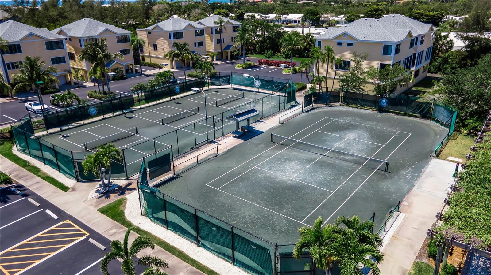 515 FOREST WAY, LONGBOAT KEY, FL — photo 49