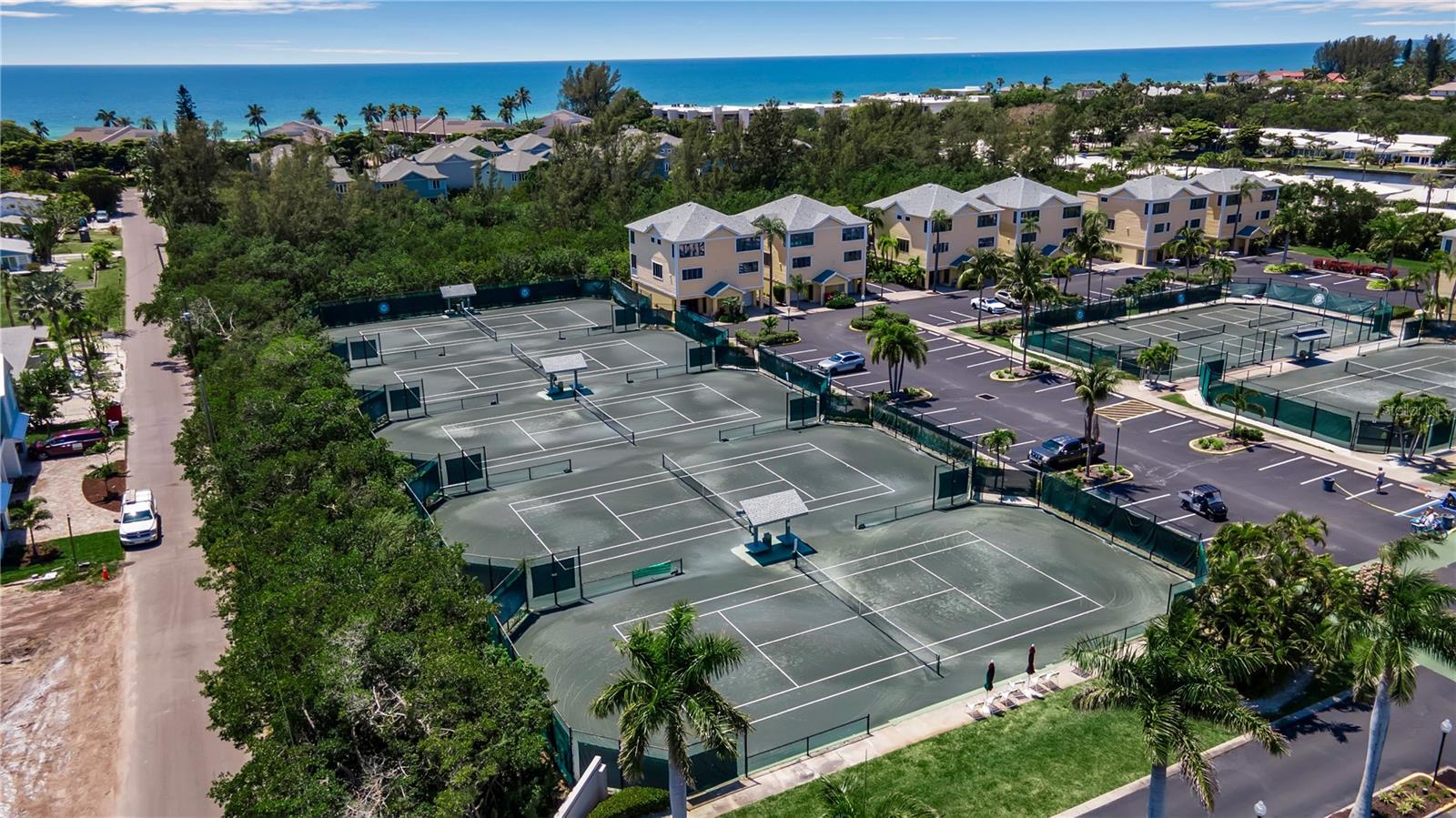515 FOREST WAY, LONGBOAT KEY, FL — photo 50