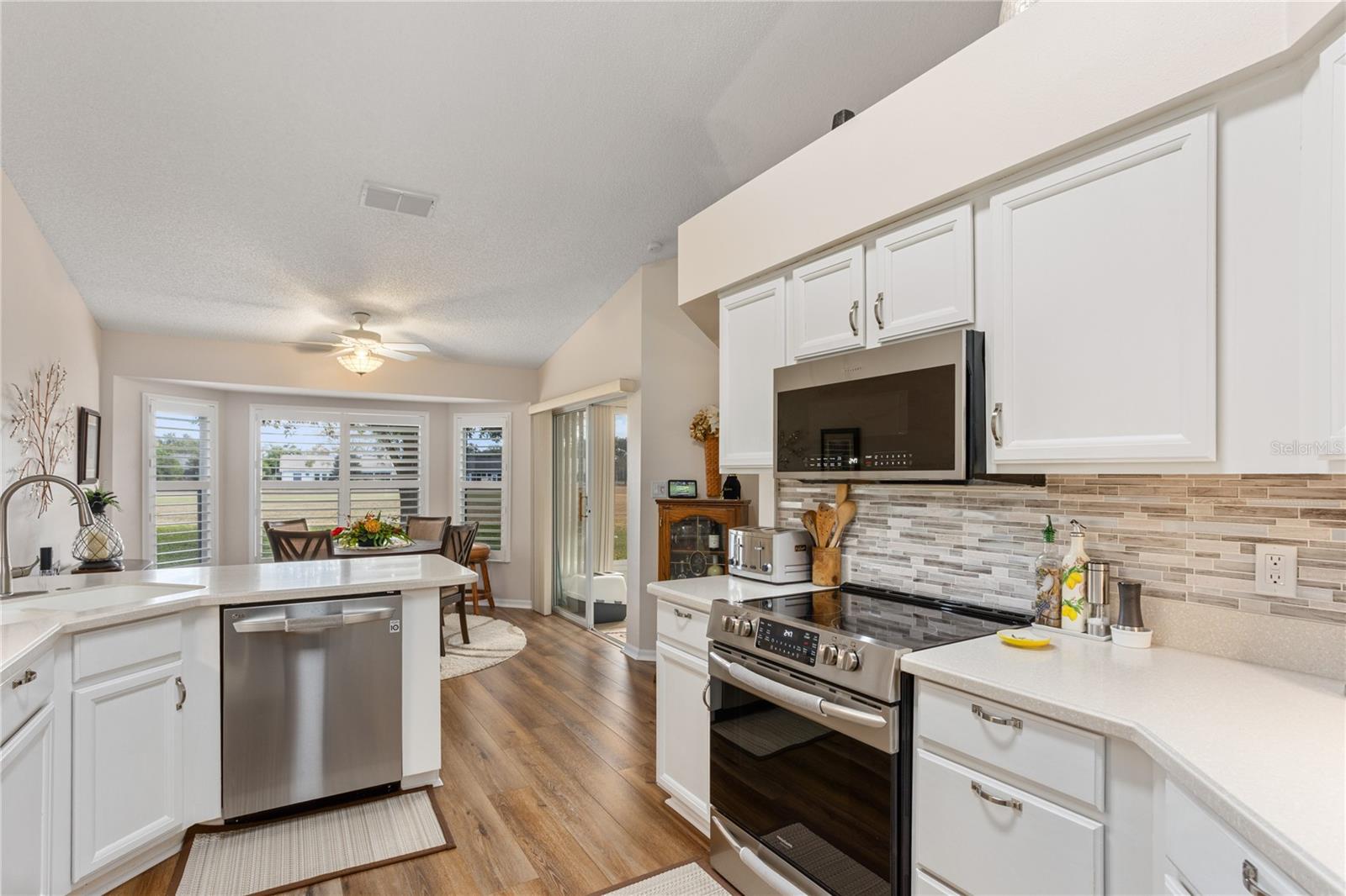 25233 LOST OAK CIR, LEESBURG, FL — photo 16