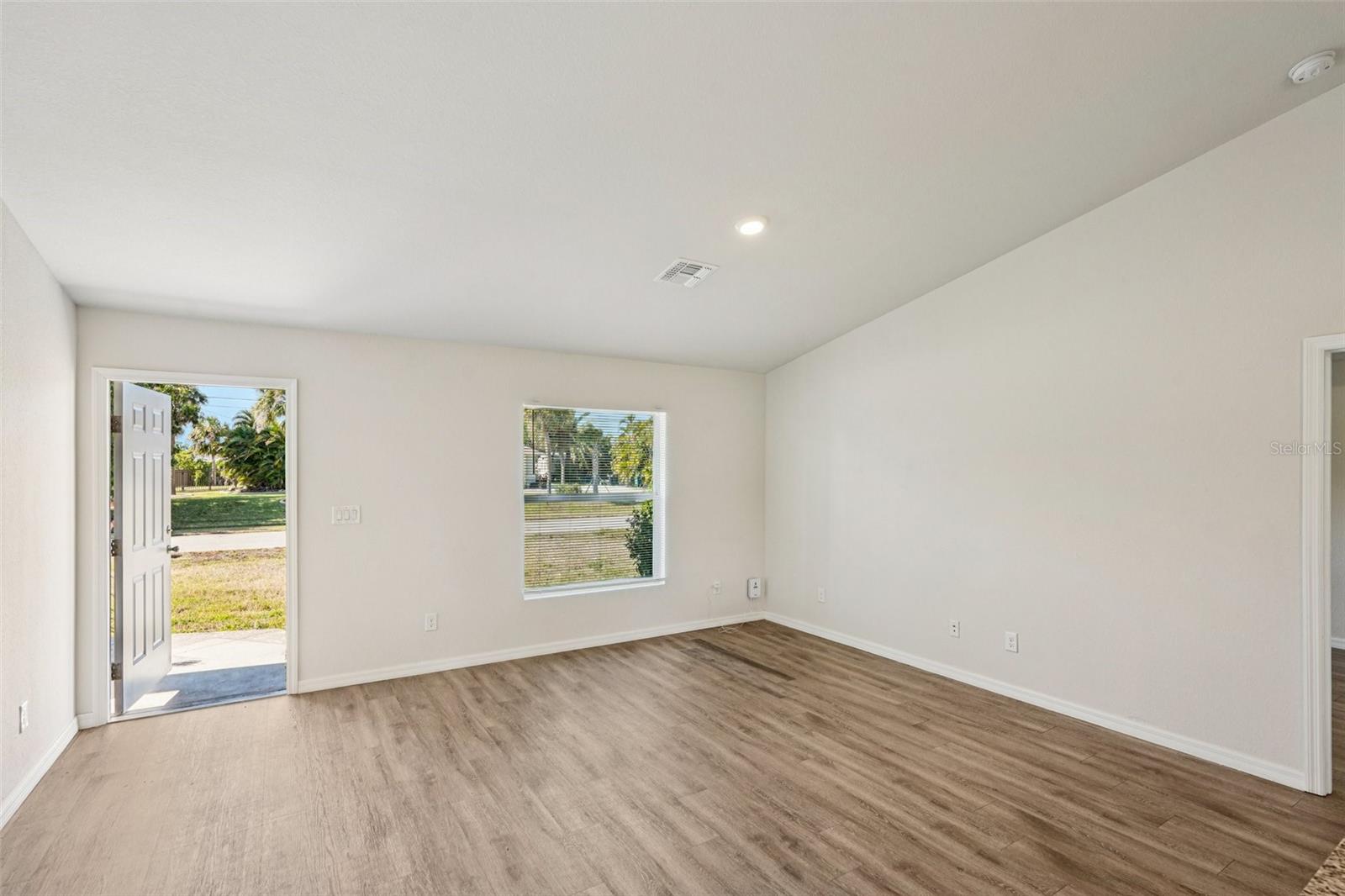 1137 NW 20TH AVE, CAPE CORAL, FL — photo 3