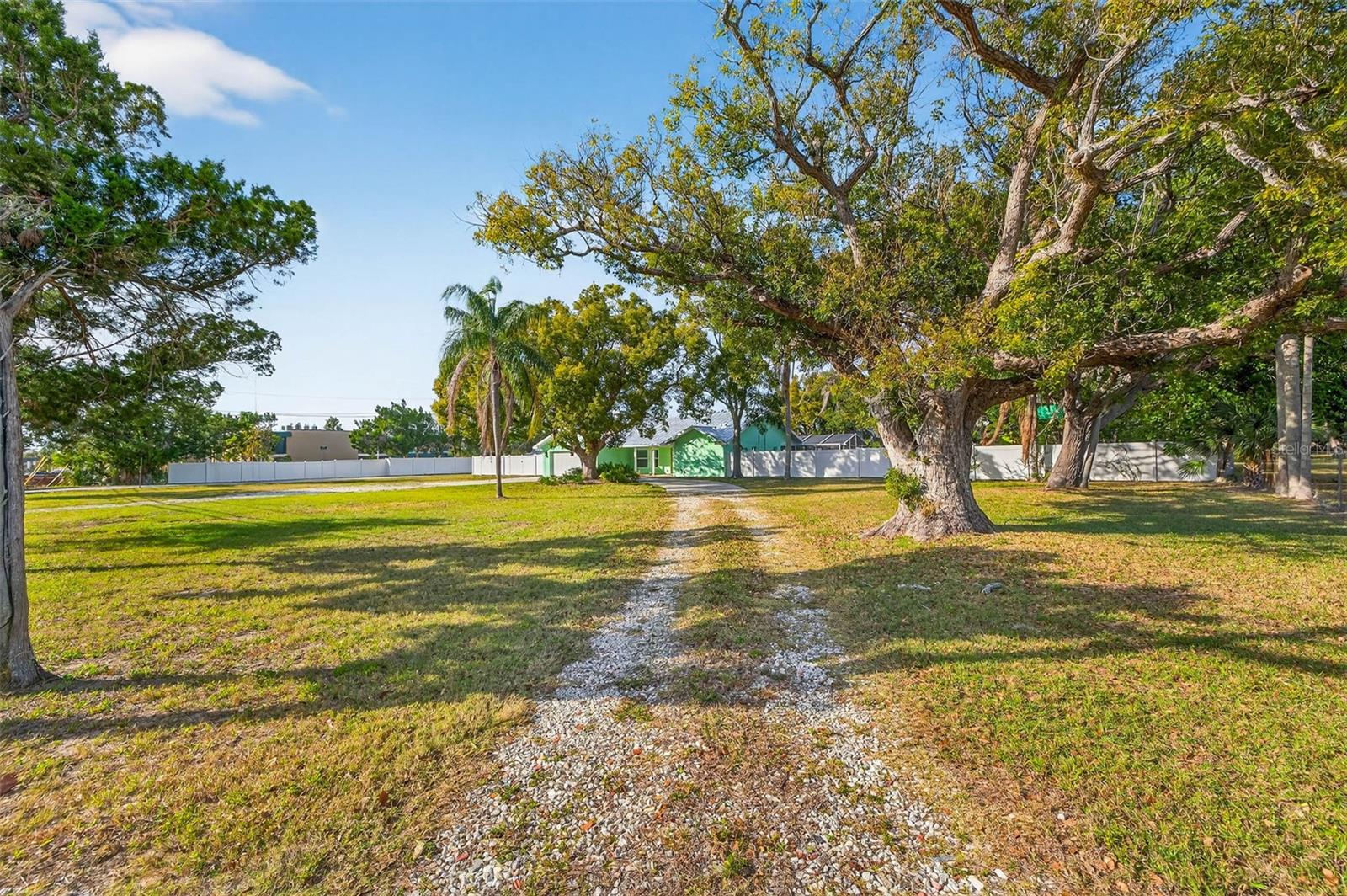 11945 74TH AVE, SEMINOLE, FL — photo 2