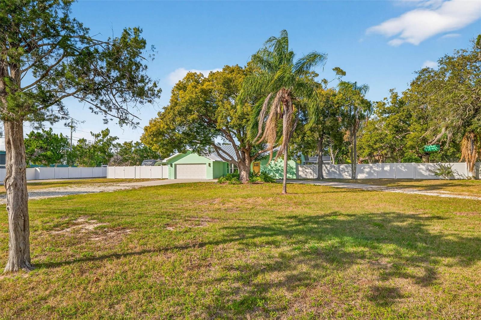 11945 74TH AVE, SEMINOLE, FL — photo 3
