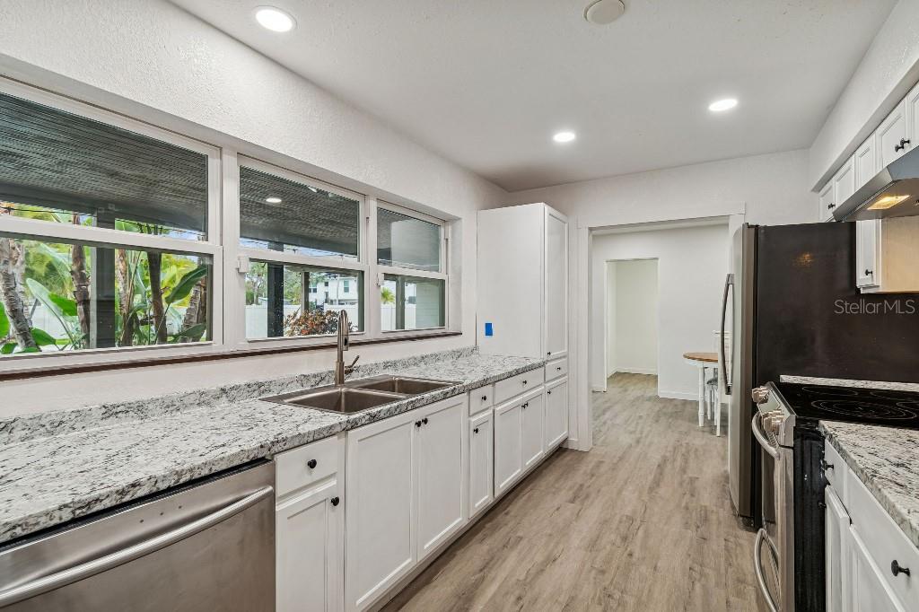 4601 VENETIAN BLVD NE, ST PETERSBURG, FL — photo 9