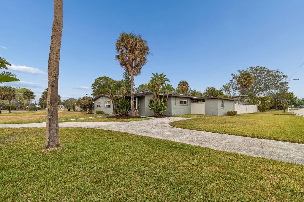4601 VENETIAN BLVD NE, ST PETERSBURG, FL — photo 25