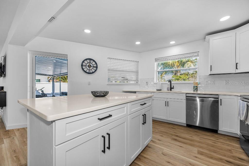 60 KIPLING PLZ, CLEARWATER BEACH, FL — photo 16