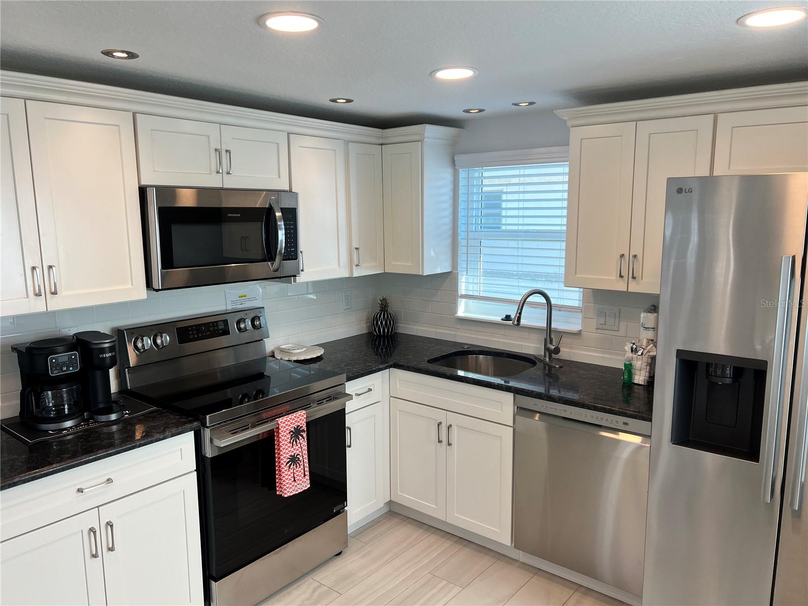 6154 MIDNIGHT PASS RD #B02, SARASOTA, FL — photo 5
