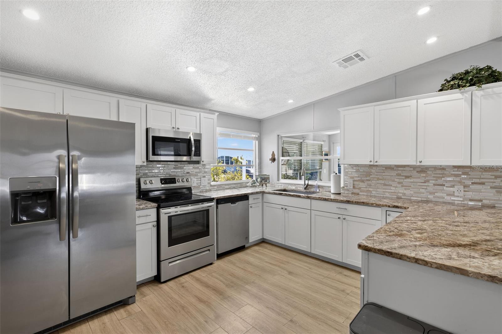 537 LA PLAYA CIR, NORTH PORT, FL — photo 8