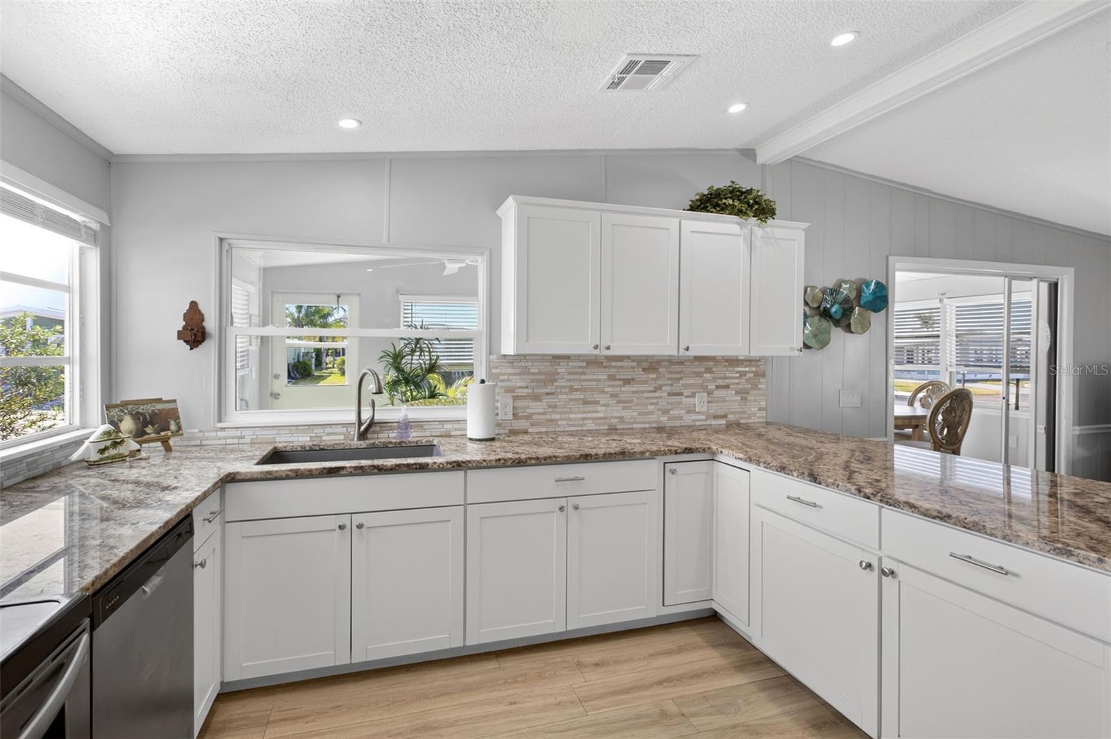 537 LA PLAYA CIR, NORTH PORT, FL — photo 9