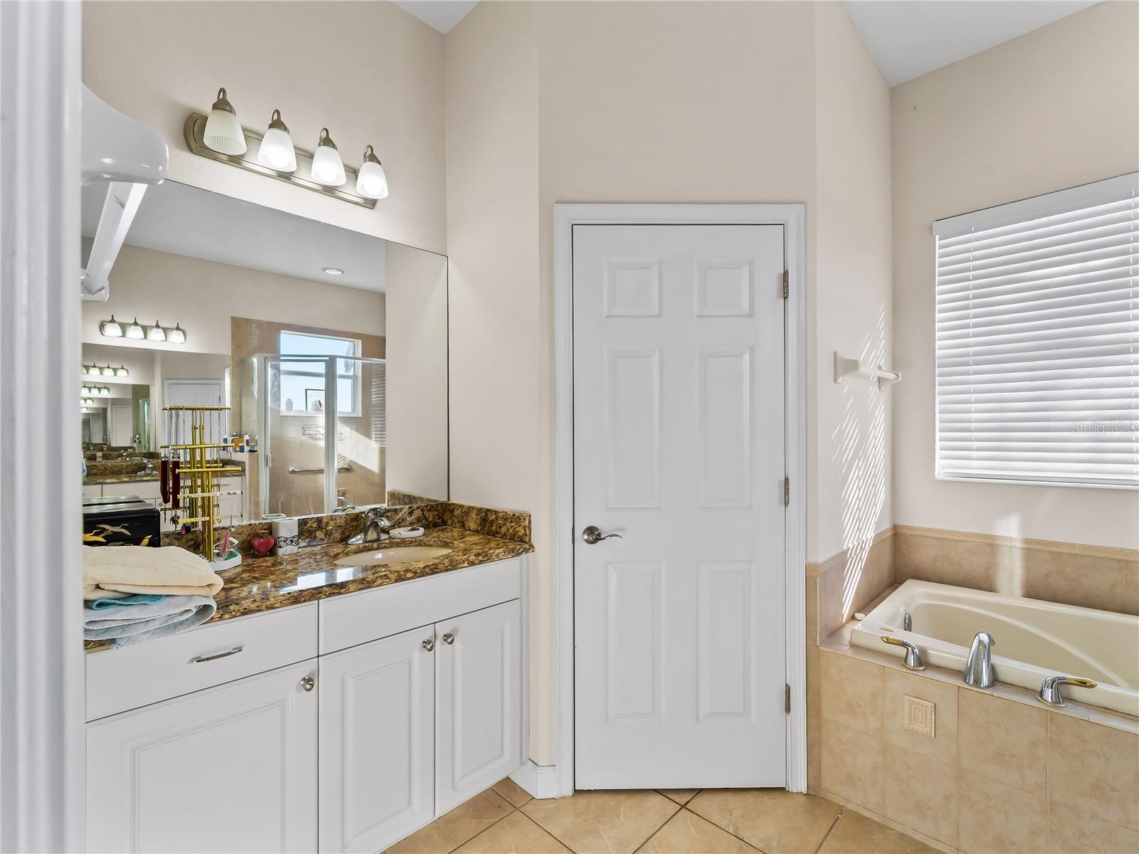 274 MONTELLUNA DR, NORTH VENICE, FL — photo 31